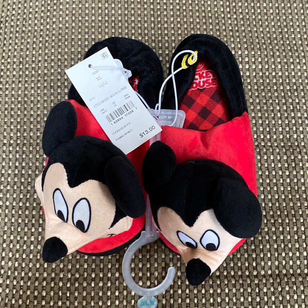 Sold!!! Not available!!!Mickey slipper xl- 11/12